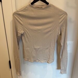 Vuori long sleeve Cove mock neck top, color Ecru. Size Medium.